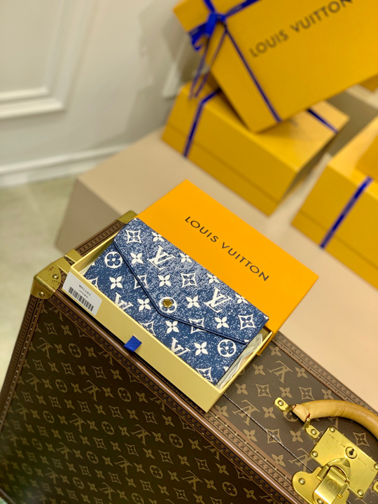 Louis Vuitton Sarah Wallet