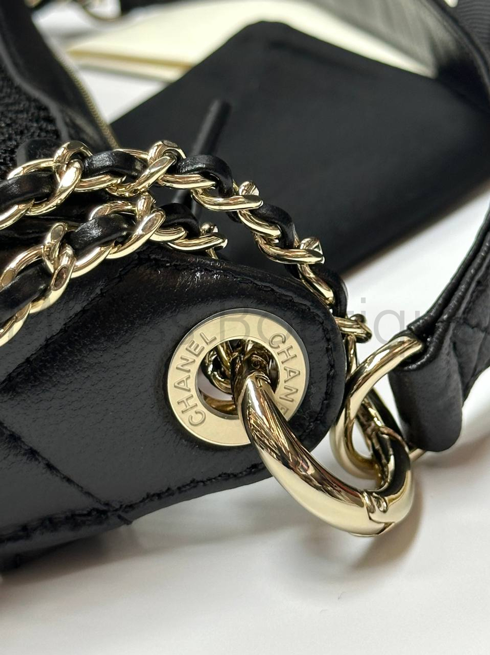 Женская сетчатая сумка Chanel черного цвета