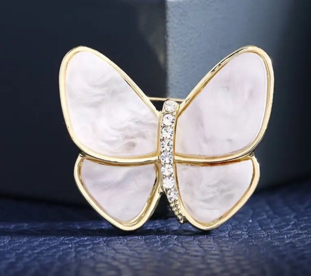 Брошка, брошь перламутровая "Бабочка". БелыйЦвет-синий. Символ стабильности и духовного начала.