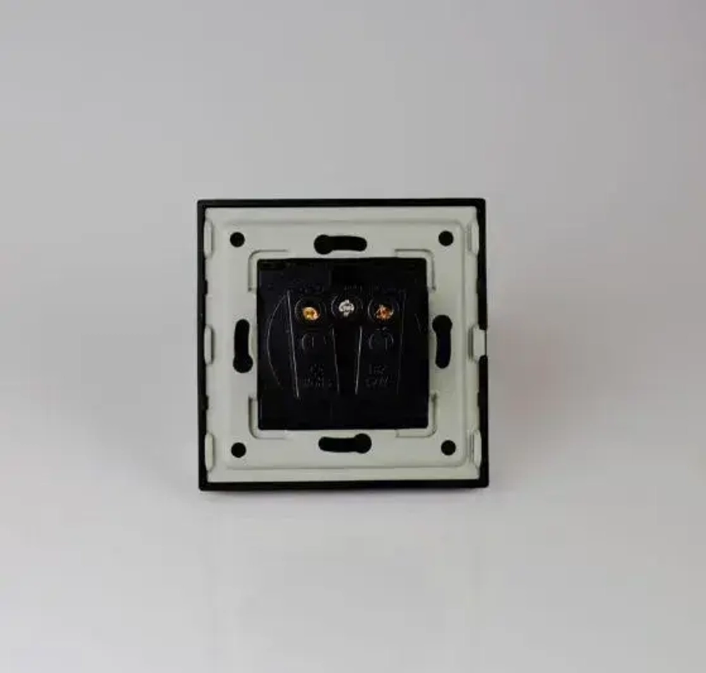 Розетки черные с заземлением и защитными шторками от детей, евророзетки