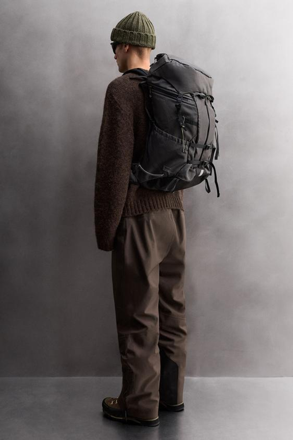 ZARA СПОРТИВНЫЙ РЮКЗАК ДЛЯ ГОРНОЛЫЖНОГО СПОРТА, СЕРЫЙ