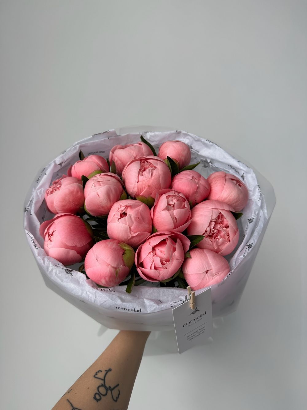 Букет моно из пионов сорта САЛМОН 15 шт