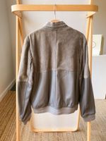 Кожаная куртка Armani, 140