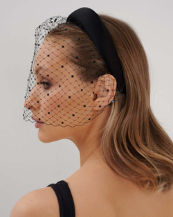 Вуаль с черными камнями