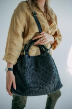 Женская плетеная сумка из натуральной винтажной кожи черного цвета