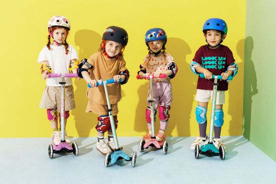 Самокат Maxi Micro Deluxe Glow (светящийся) LED зеленый мармелад