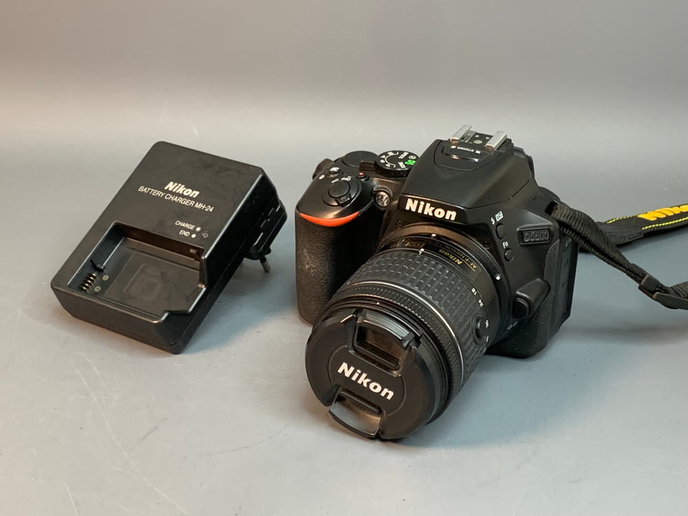 Nikon D5600 kit AF-P 18-55mm VR 11.282 кадров