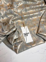 Костюмно-плательный трикотажный жаккард с эластаном (Girani, 77%ацетат/17%пэ/6%эластан, Бежевое золото/серо-голубые тюльпаны, 130, 225 гр/м2)