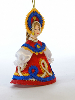 Кукла-подвеска Девушка в русском костюме