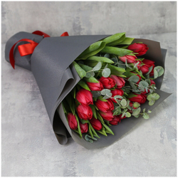 Тюльпаны с эвкалиптом