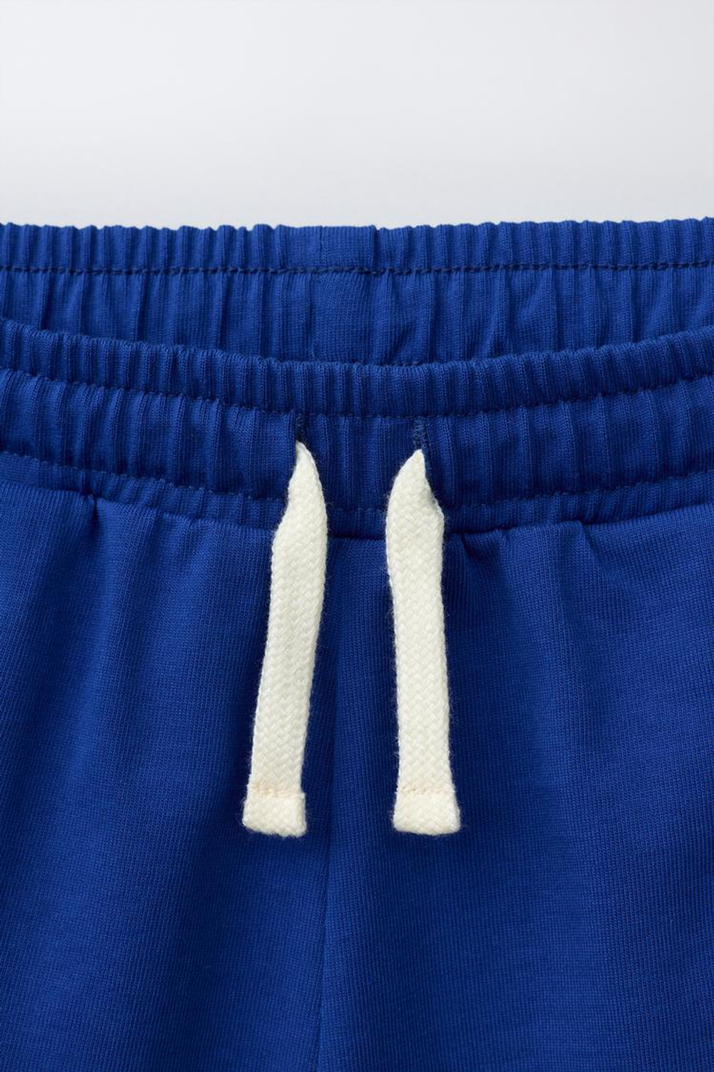 ZARA ШОРТЫ ИЗ МЯГКОЙ ТКАНИ С КОНТРАСТНЫМИ ДЕТАЛЯМИ, ЯРКО-СИНИЙ