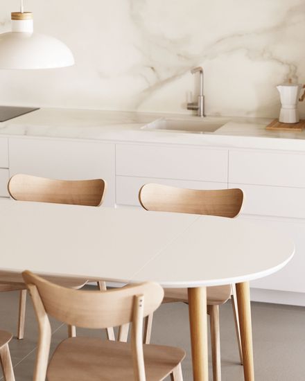 Oqui Раздвижной стол с белой столешницей и ножками из массива бука 90 (170) x 90 см La Forma Испания 