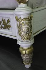 Кровать из натурального дерева