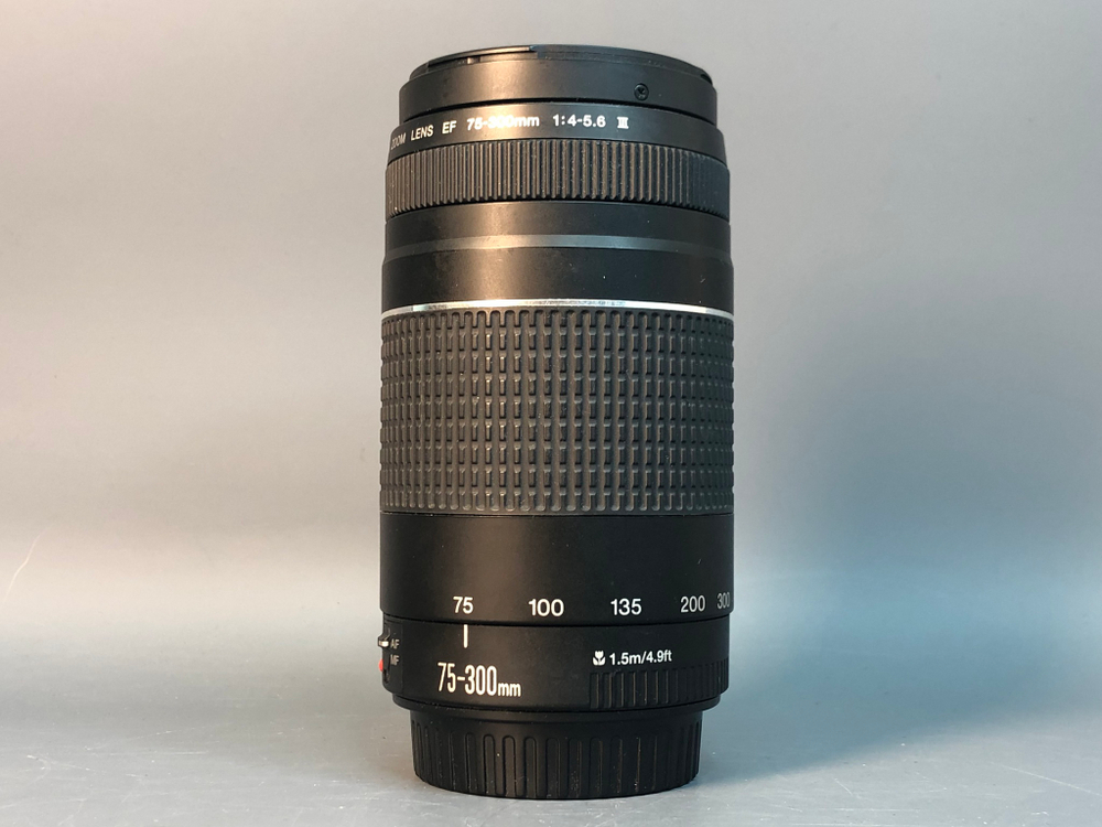 Canon EF 75-300mm f/4-5.6 III, небольшая царапина на передней линзе