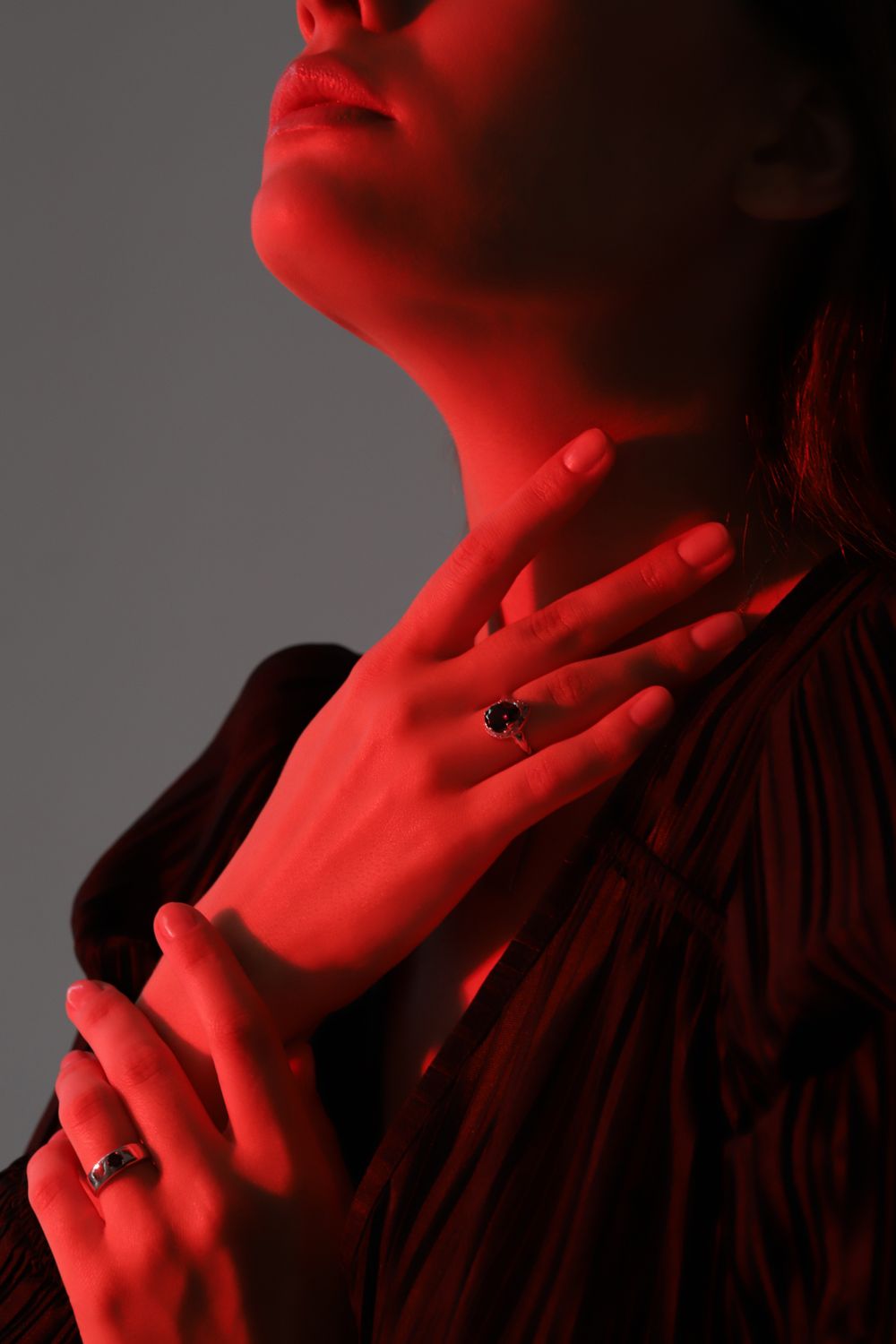 Кольцо Crystal Round с гранатом