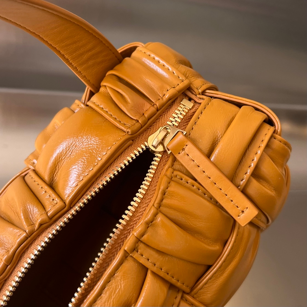 Bottega Veneta Small Brick Cassette 24 cm
