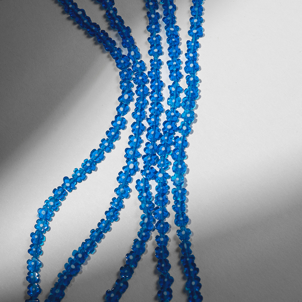 Стеклянные бусины в форме синих цветочков, 7-8мм