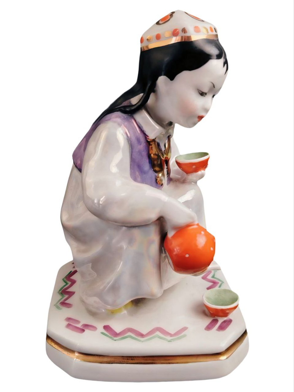 Фарфоровая статуэтка "Маленькая хозяйка" Дулево