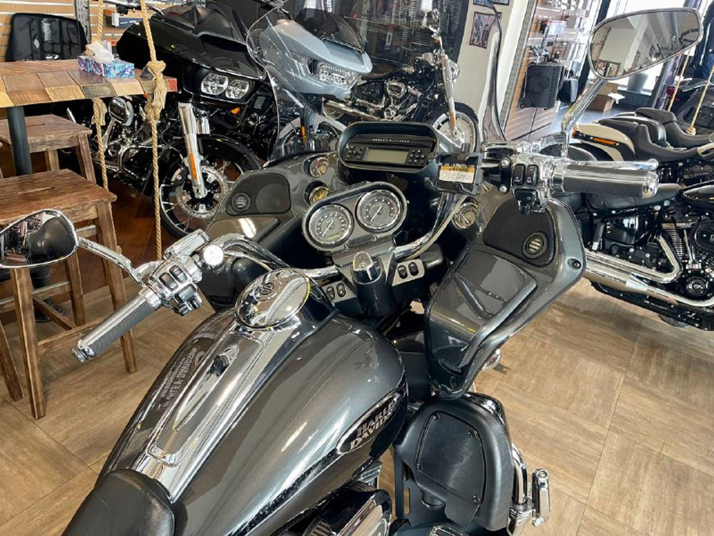 Harley-Davidson CVO Road Glide Ultra (2012)