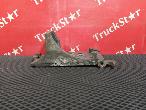 Кронштейн бампера левый