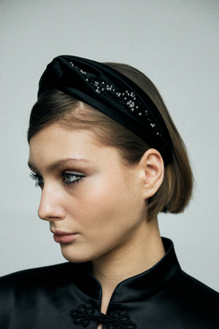 Ободок-узел из черного шелка с декором