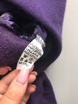 Кофта оригинального кроя, визуально на 44 размер