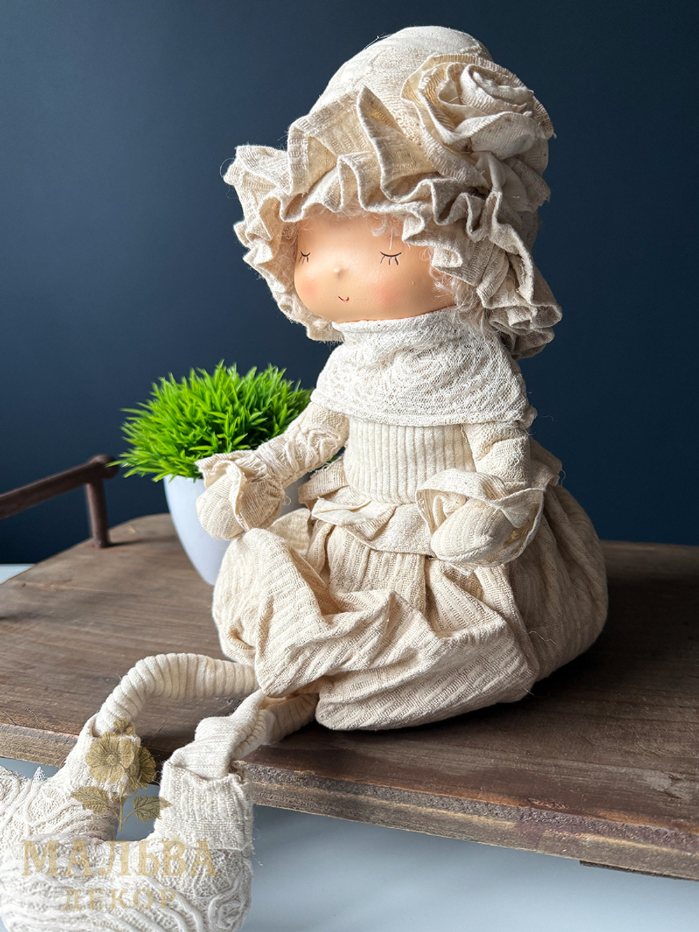 Кукла декоративная сидящая 21х16х37 см