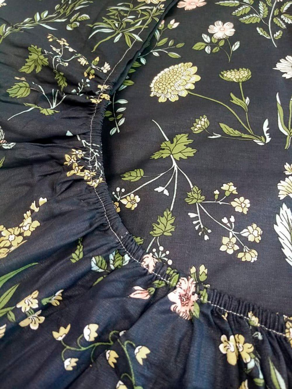 Простынь на резинке "Botany" 140х200 см  Сказка сатин