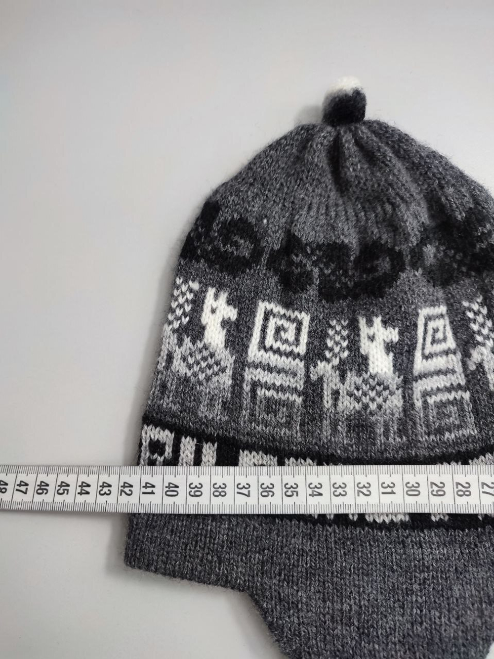 Шапка серого оттенка