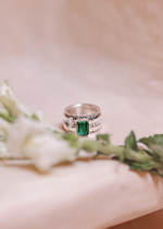 Кольцо «Мозаик» раф прямоугольный с зеленым турмалином и ромбом белый циркон  c чернением