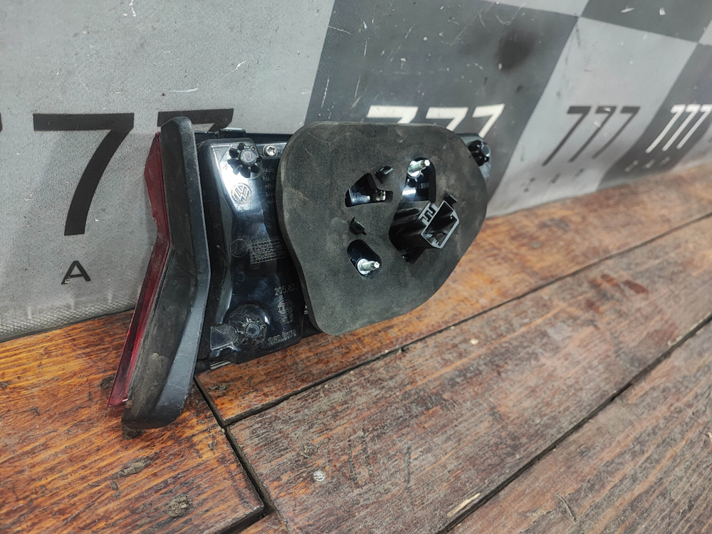 Фонарь задний правый Volkswagen Tiguan 2 16-20 Б/У Оригинал 5NA945094F