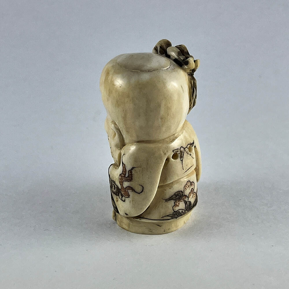 Статуэтка нэцкэ Дед с посохом и персиком