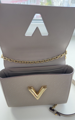 Сумка Louis Vuitton Twist MM
