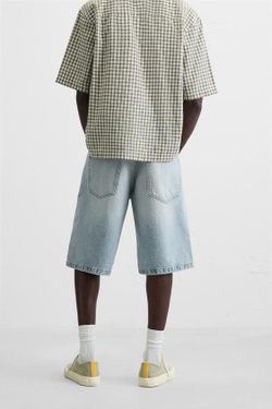 ZARA ДЖИНСОВЫЕ ШОРТЫ-БЕРМУДЫ СВОБОДНОГО КРОЯ, ГОЛУБОЙ