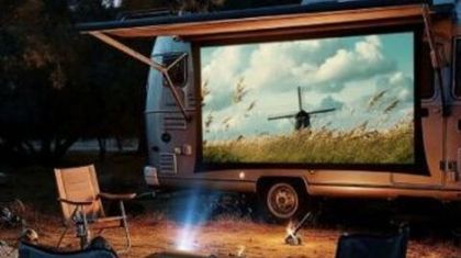 Портативный HD-проектор PicoFlix можно использовать где угодно