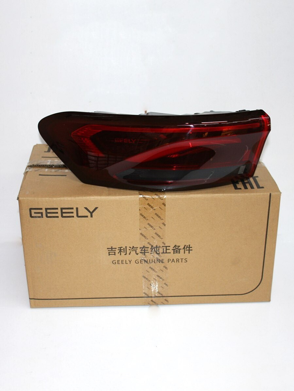 Фонарь левый внешний 7057037800 для Geely Emgrand