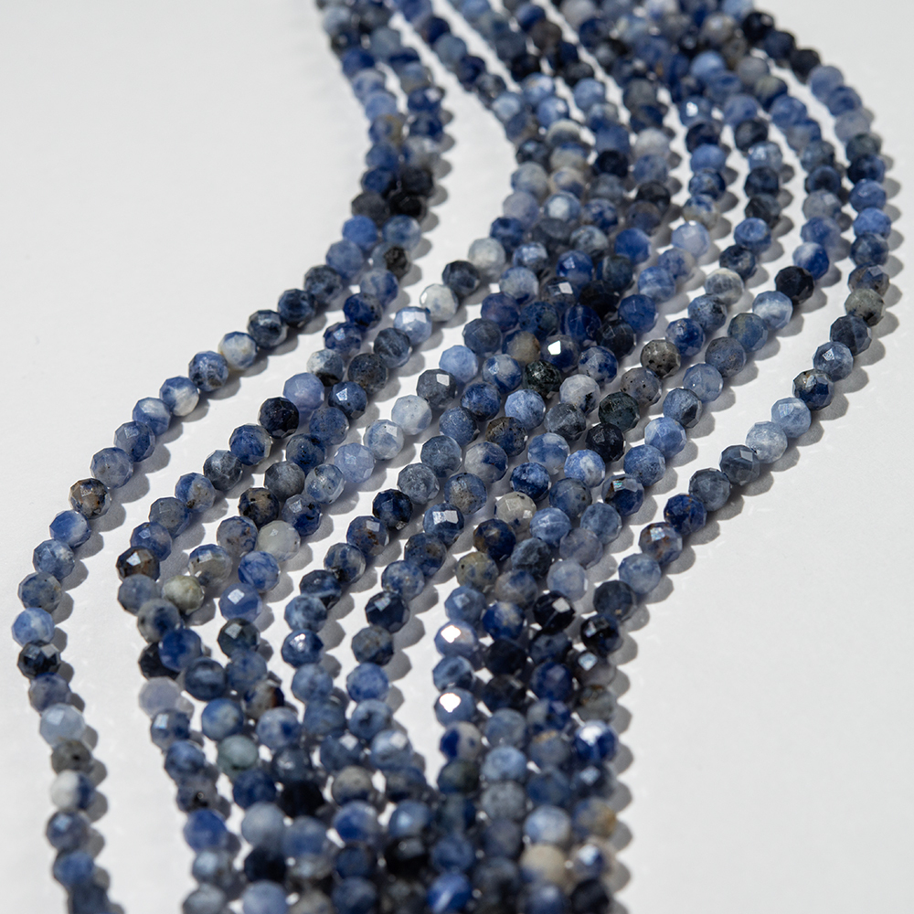 Содалит натуральный, 4мм, шар, микроогранка