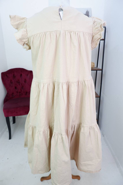 Платье бежевого оттенка и свободного кроя, словно кукольное 46 размер