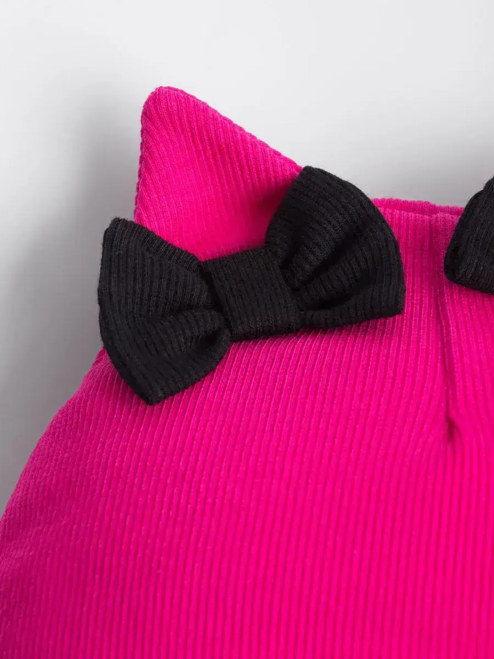 Осенняя шапка для девочки с ушками и снуд