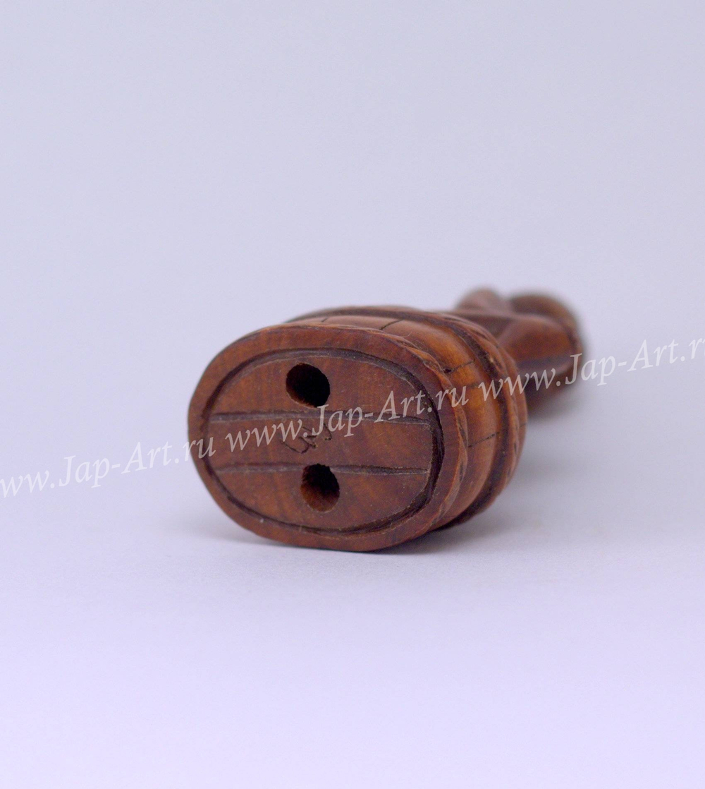 Нэцкэ Красавица моется в бочке