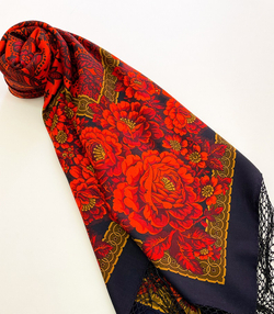 Платок из уплотненной шерстяной ткани