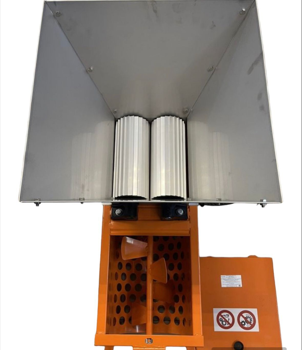 Дробилка с ГРЕБНЕОТДЕЛИТЕЛЕМ ЭЛЕКТРО Умница УИ3-1200кг/550Вт-НЛ, НОВИНКА! нержавейка с регулировкой вальцов для винограда, ягод, фруктов