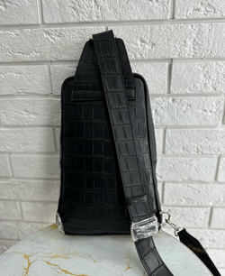 Сумка-слинг Louis Vuitton Avenue из кожи крокодила