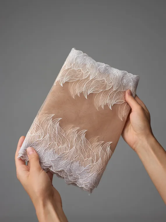 05-176 ОПТ Вышивка на неэл. сетке 25 см, бежевый 775 /айвори 004/ серебро