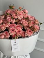 Букет из нежных, кустовых пионовидных роз