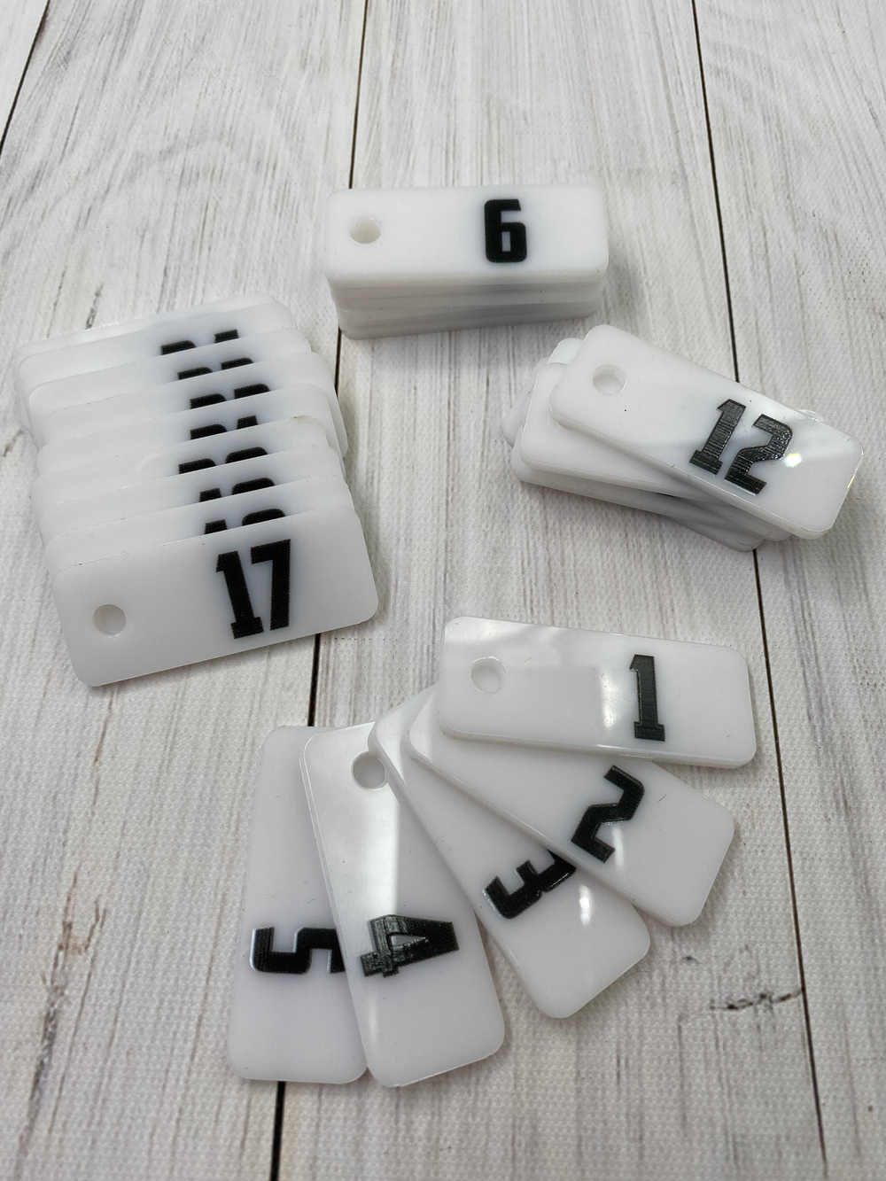 белый акрил