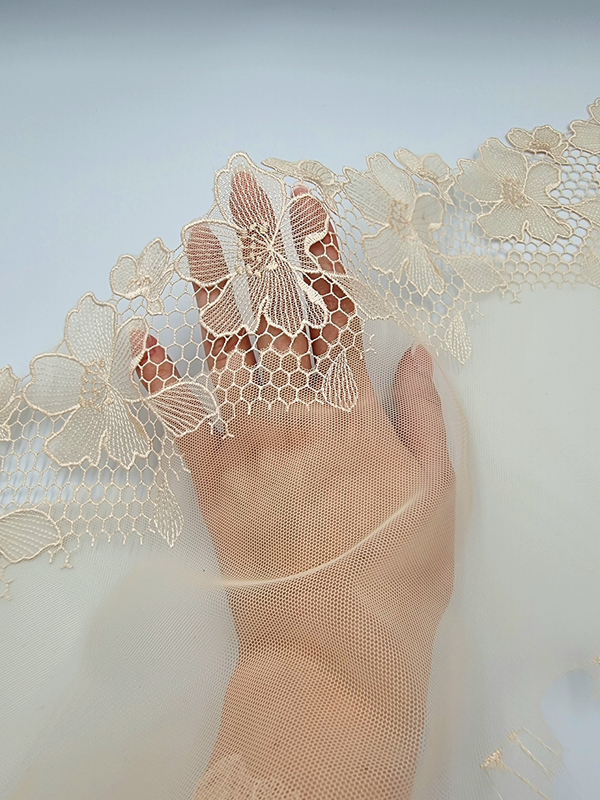 Вышивка на сетке бежевая К685 левая