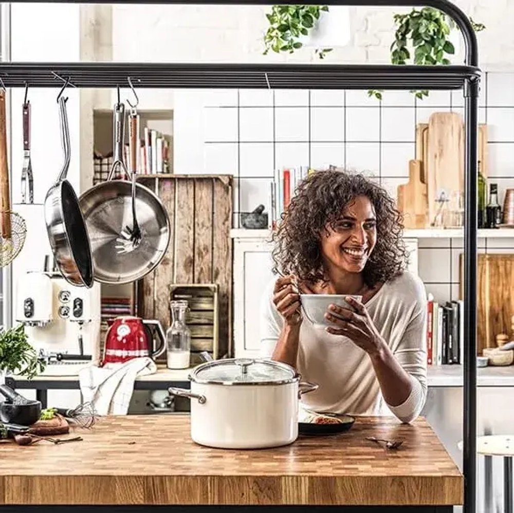 KitchenAid Кастрюля эмалированная 20 см 3,7 л с крышкой Миндальный крем