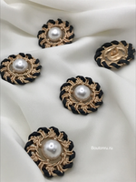 Пуговицы золотые с жемчугом и плетенной окантовкой из черной кожи