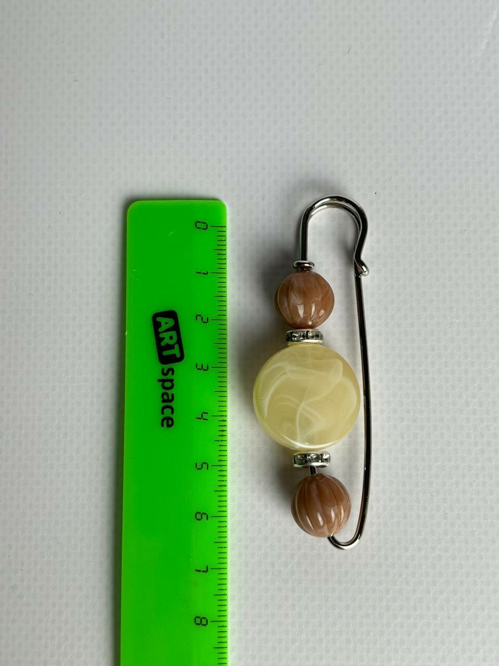 Булавка брошь "Янтарные камушки" для кардигана, пальто, платков, костюмов, одежды. Цвет  желтый